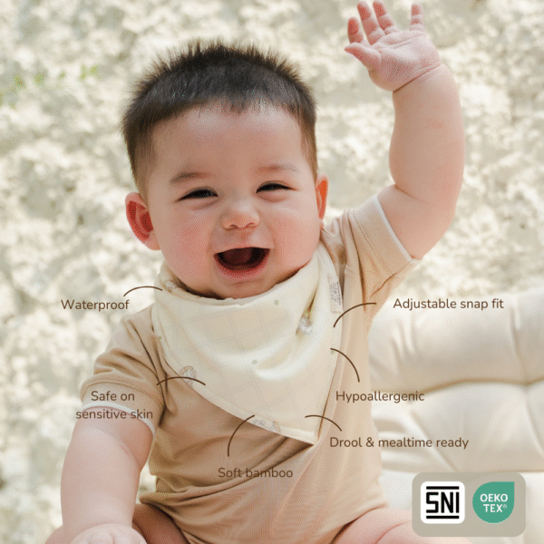 Bamboo Waterproof Bandana Bib 0m+ | Petit Beary