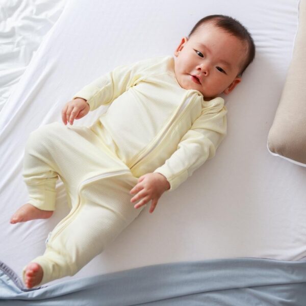 PETIT BEARY - Ribbed bamboo zipper sleepsuit
