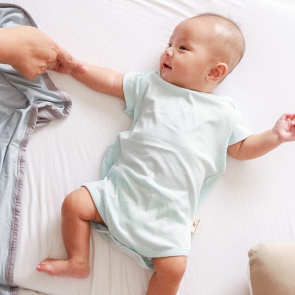 PETIT BEARY -  Short-Sleeve Bamboo Bodysuit - Jumper Onesie Bayi